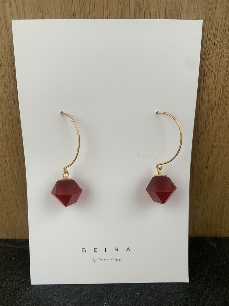 Boucles d'Oreilles en Verre Bordeaux [0054]