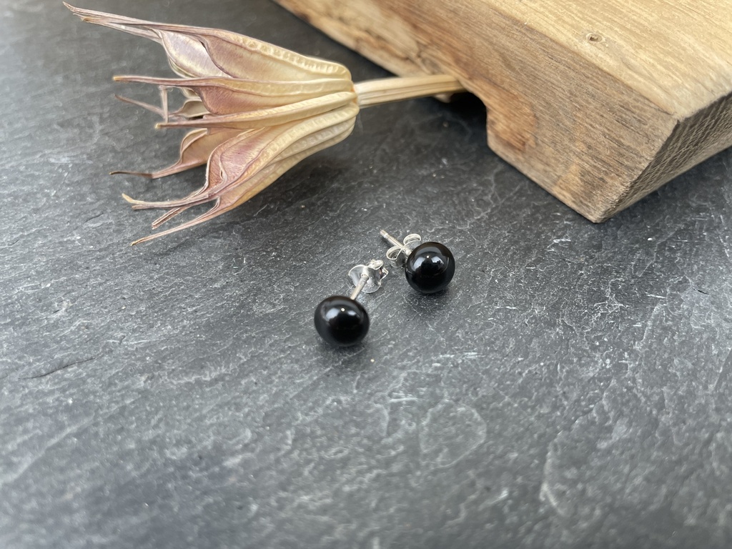 Puces d'Oreilles en Verre Noir [0019]