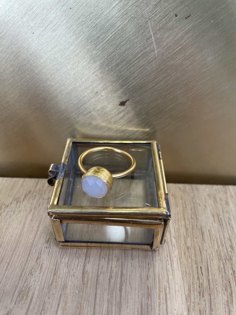 Bague Ajustable Plaquée Or & Calcédoine Blanche