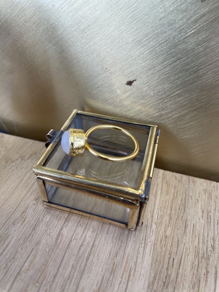 Bague Ajustable Plaquée Or & Calcédoine Blanche