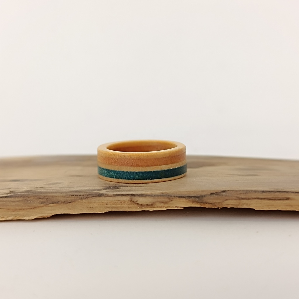 Bague en Skateboard Recyclé [0008]