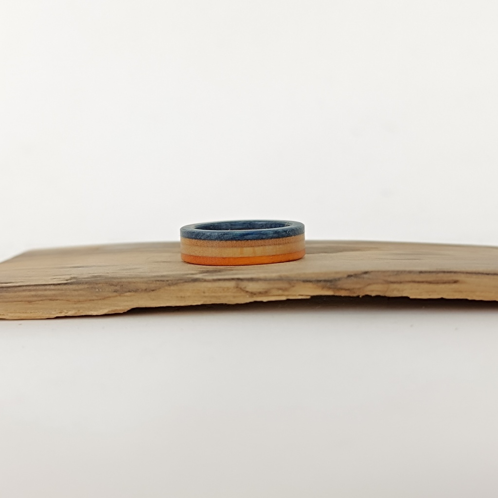 Bague en Skateboard Recyclé [0009]