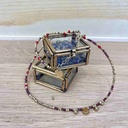 Collier 'Gabrielle' Laiton Doré, Corail Rouge & Grenat - Belle Mais Pas Que