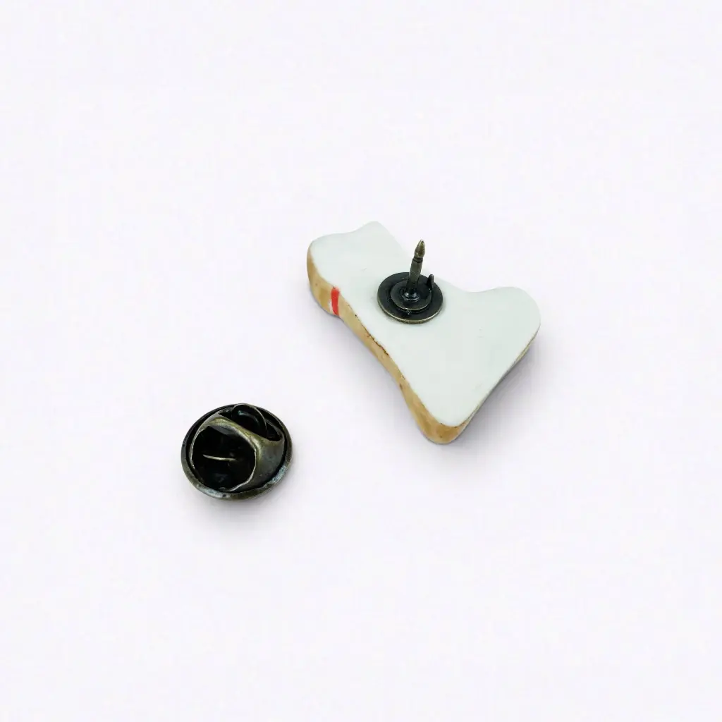 Broche 'Akaikubiwano Shiba' – Nanayosha