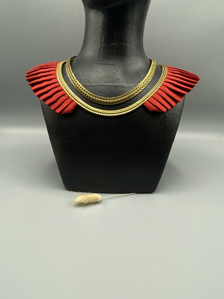 Collier ISIS [0003]