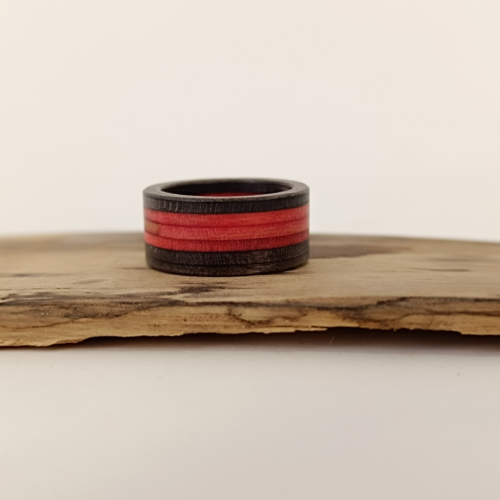 Bague en Skateboard Recyclé [0006]