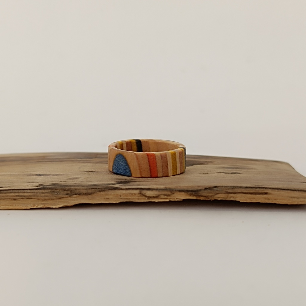 Bague en Skateboard Recyclé [0010]