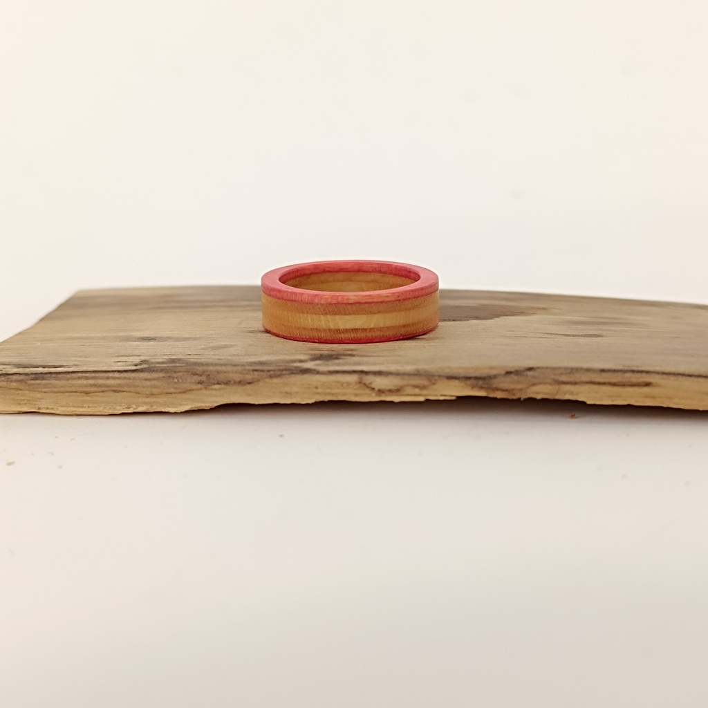 Bague en Skateboard Recyclé [0015]
