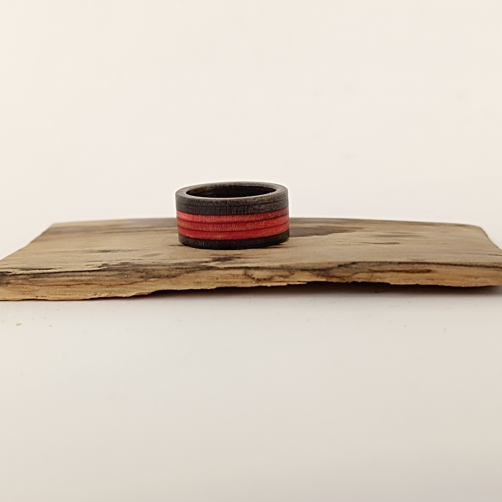 Bague en Skateboard Recyclé [0022]