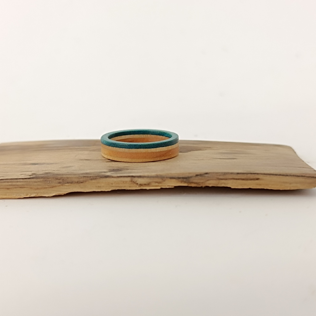Bague en Skateboard Recyclé [0024]