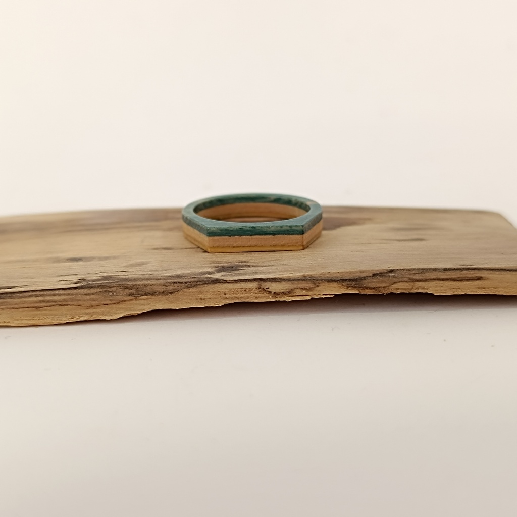 Bague en Skateboard Recyclé [0030]