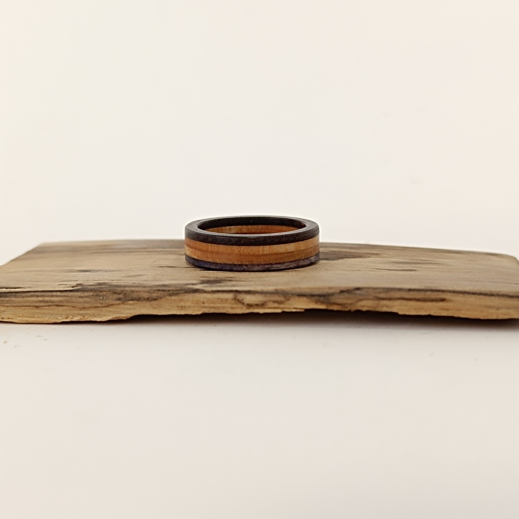 Bague en Skateboard Recyclé [0037]