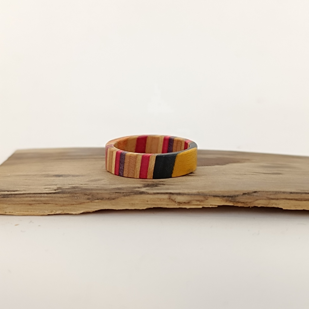 Bague en Skateboard Recyclé [0042]