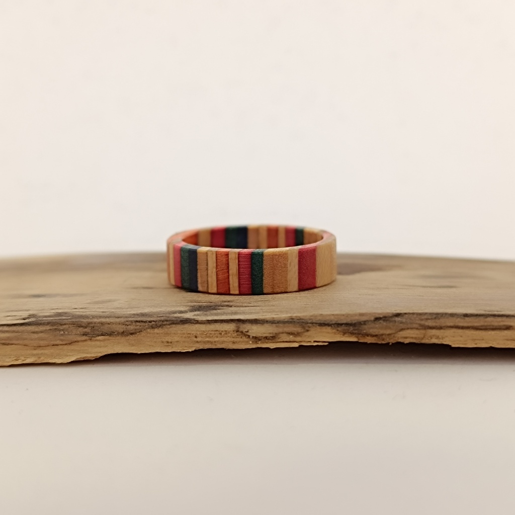 Bague en Skateboard Recyclé [0046]