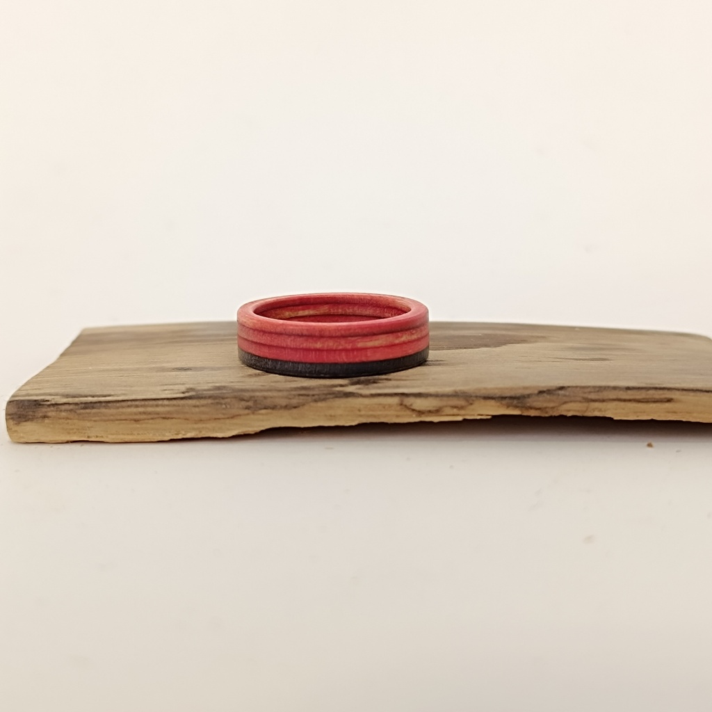 Bague en Skateboard Recyclé [0059]
