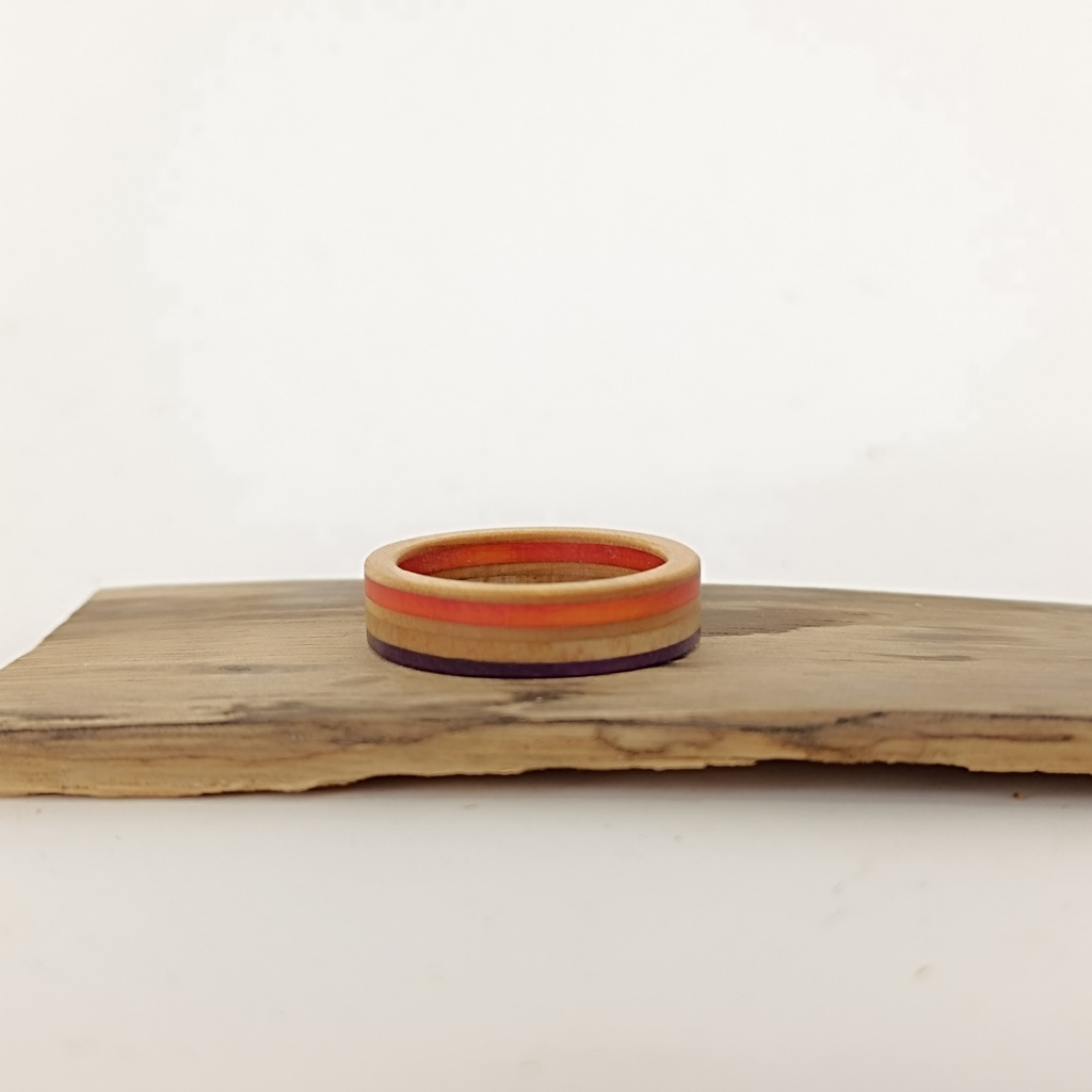 Bague en Skateboard Recyclé [0063]