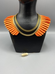 Collier ISIS [0003]