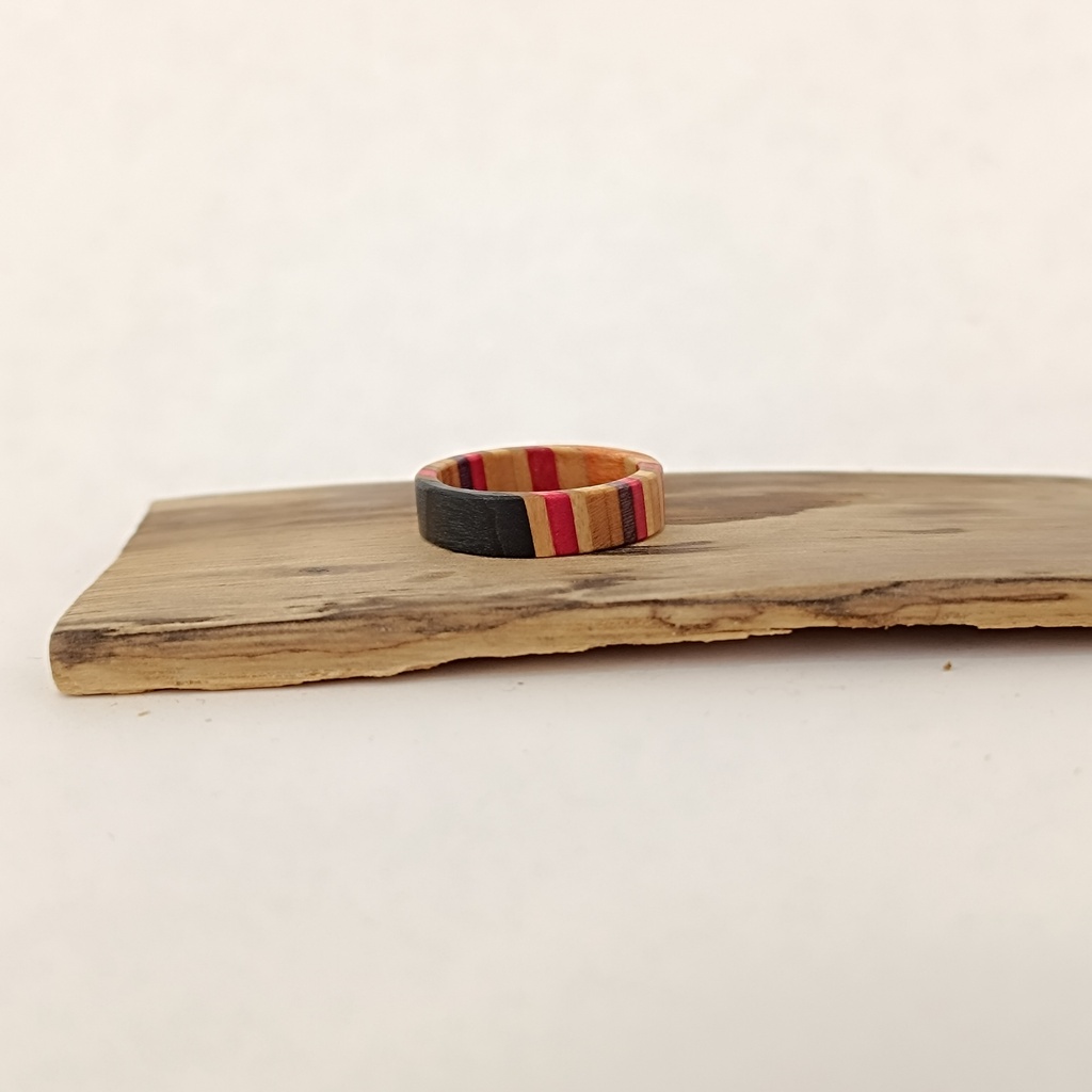 [7PLI-0053] Bague en Skateboard Recyclé [0053]