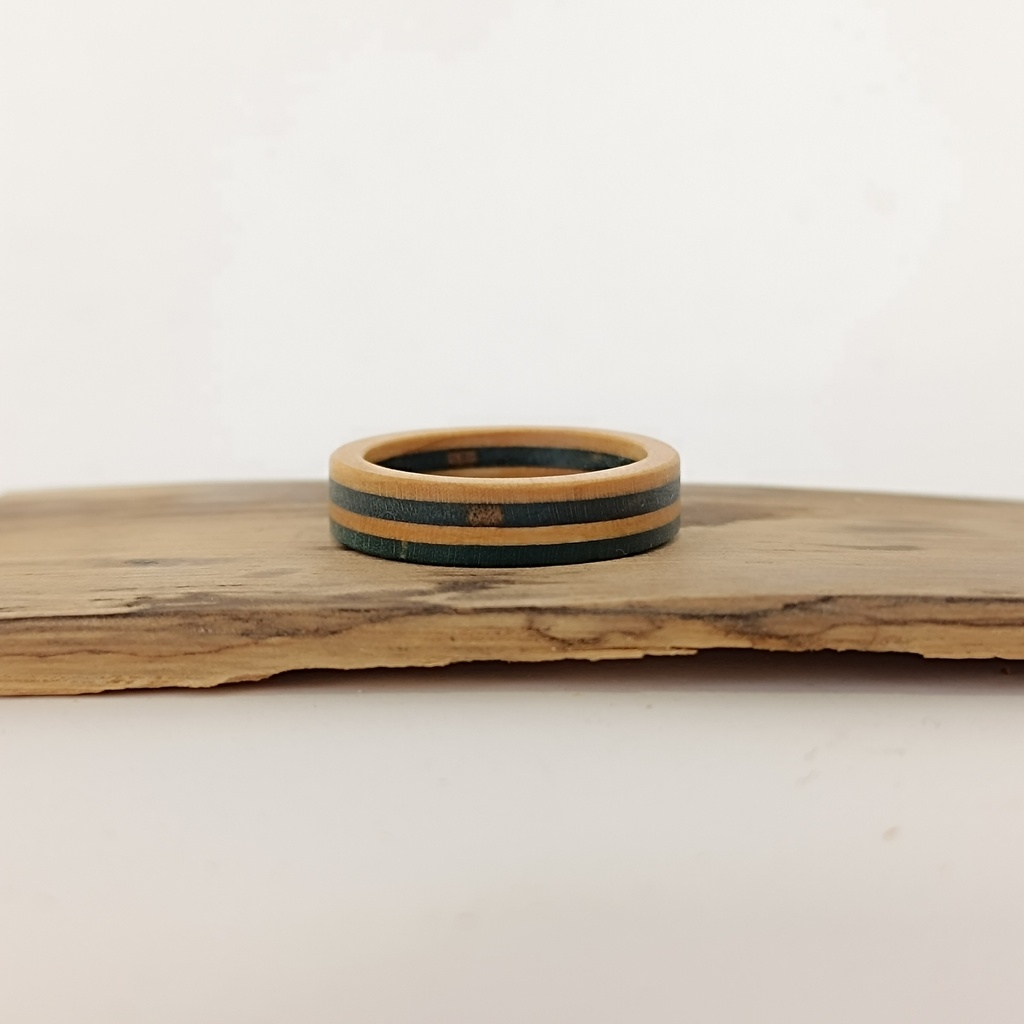 [7PLI-0064] Bague en Skateboard Recyclé [0064]