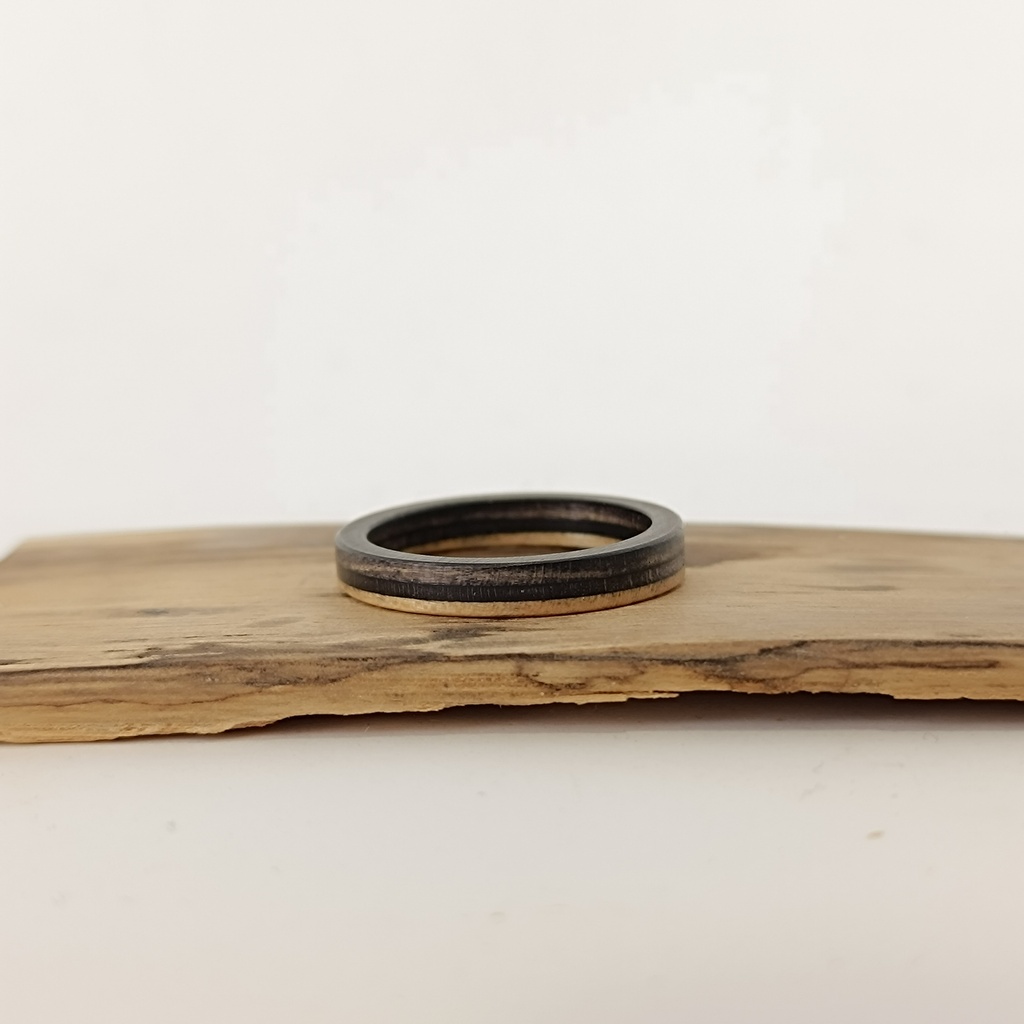 [7PLI-0076] Bague en Skateboard Recyclé [0076]