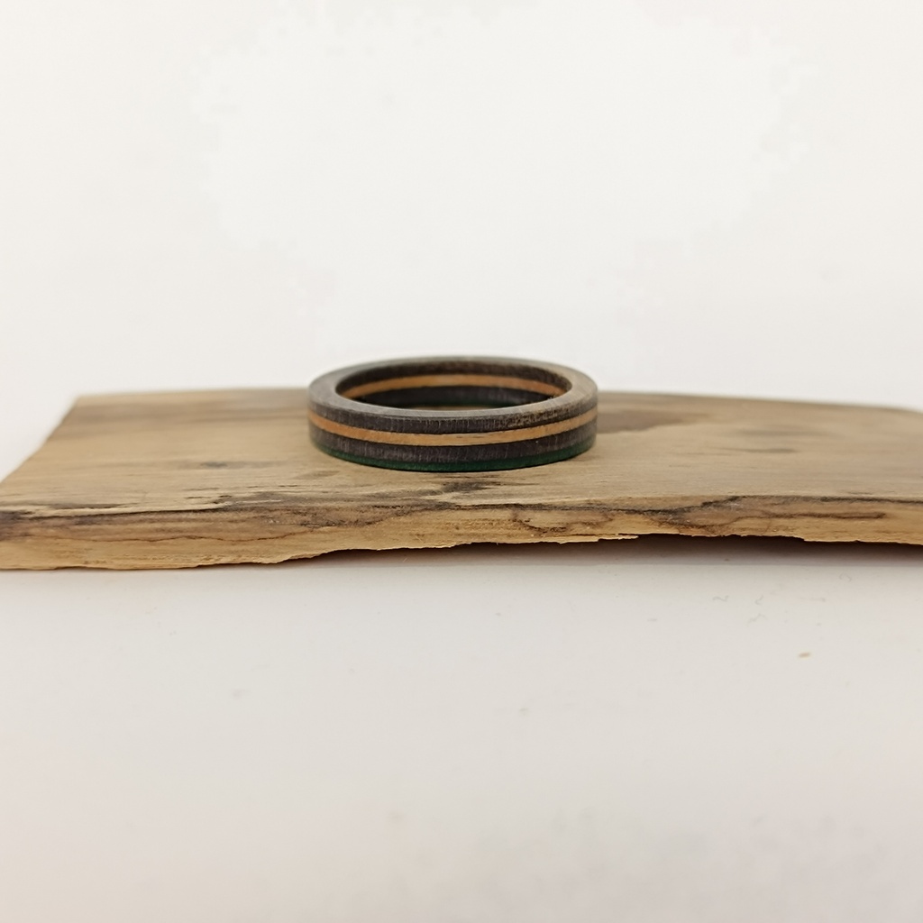 [7PLI-0081] Bague en Skateboard Recyclé [0081]