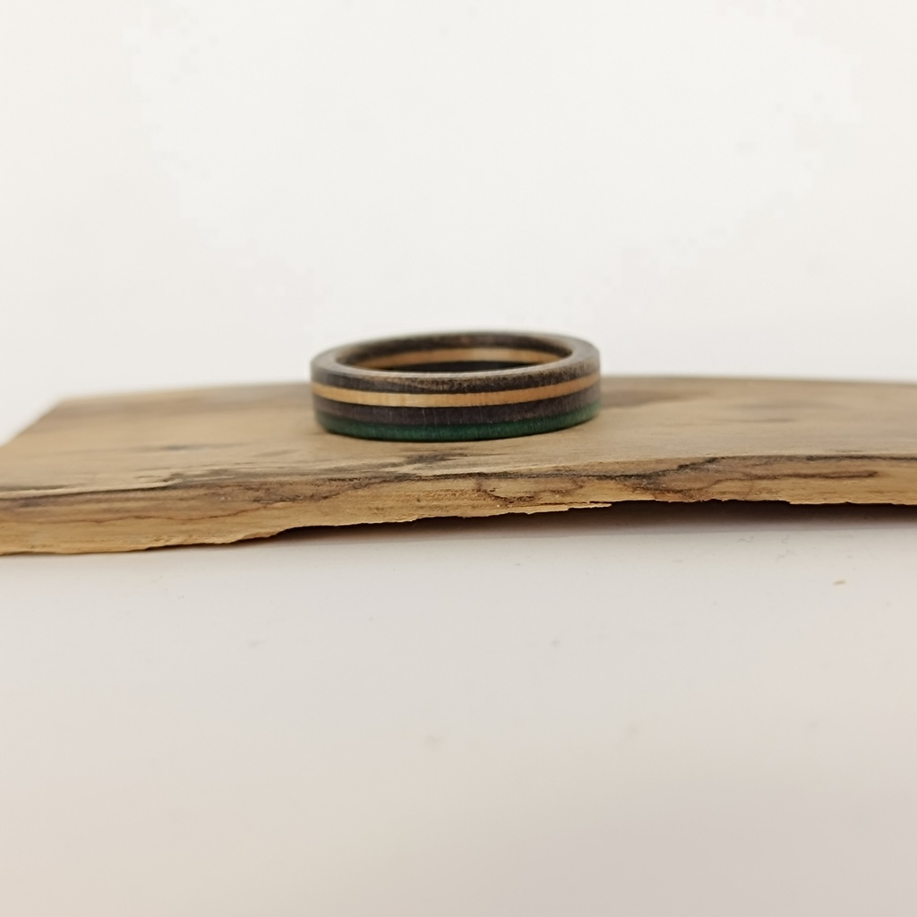 [7PLI-0082] Bague en Skateboard Recyclé [0082]