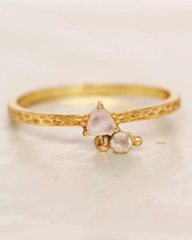 [MUJA-4164-GB-1-052] Bague Triangle Pendentif Argent Plaqué Or & Pierre de Lune - Muja Juma