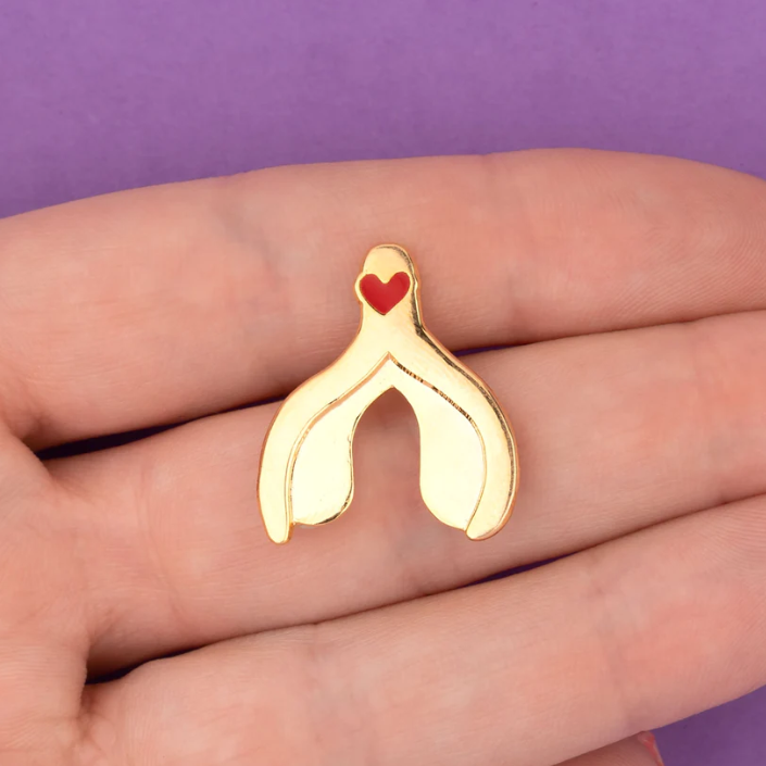 [COU-PINSCLITORIS] Pin's Clitoris - Coucou Suzette