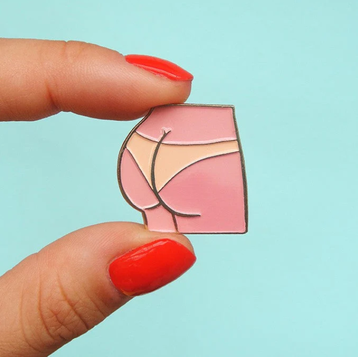 [COU-PINSFESSES] Pin's 'Fesses' – Coucou Suzette