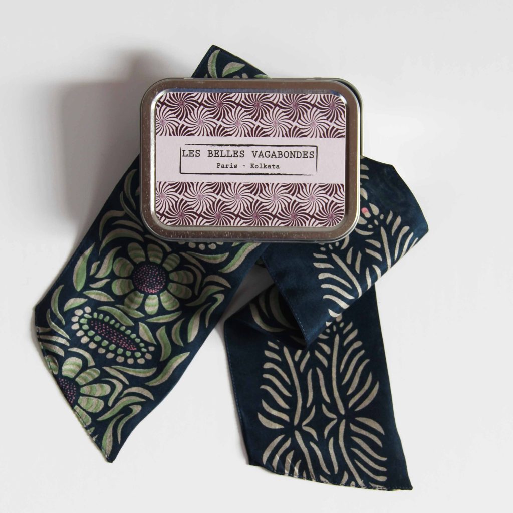 [LBV-0042] Bandeau 'Camelia' Bleu - Soie - Les Belles Vagabondes