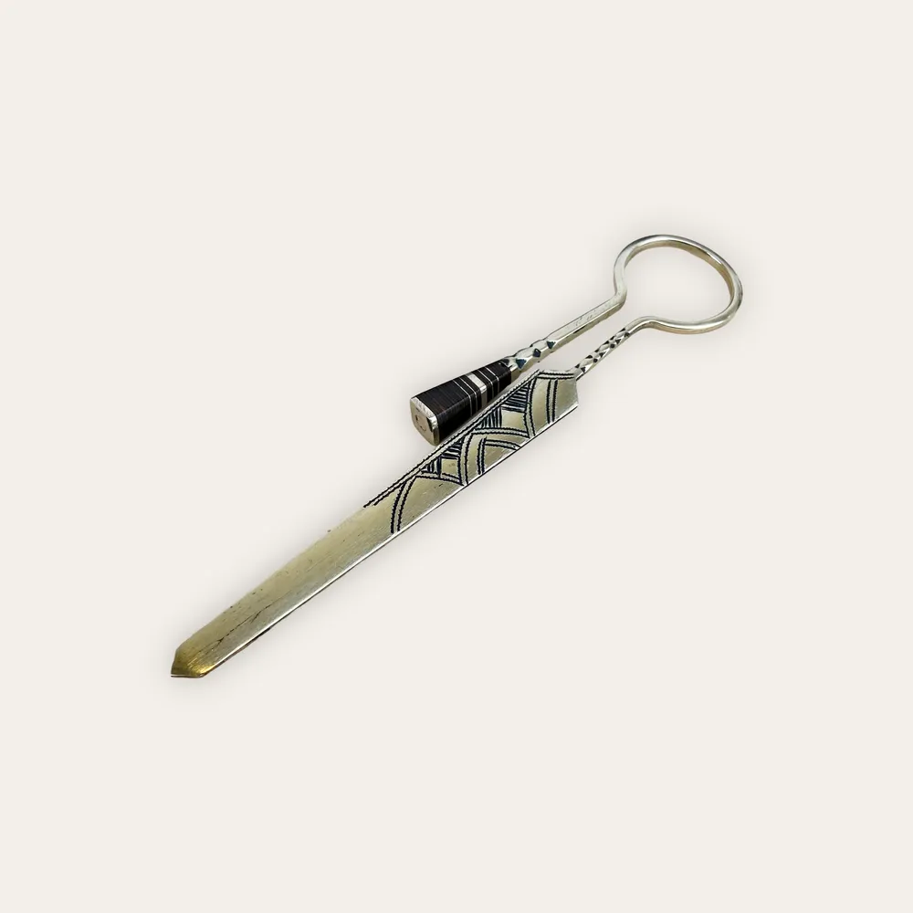 [OBJ-0006] Marque-page – Métal argenté & Ebène [0006]