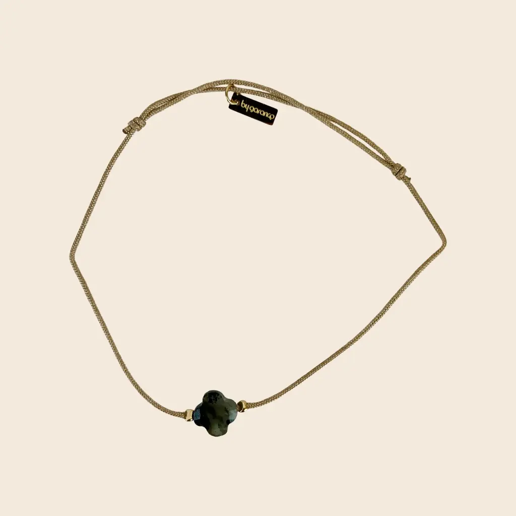 [GAR-BAKI-BR-LABRADORITE] Bracelet 'Baki' – Acier & laiton doré 2µ – Labradorite – By Garance