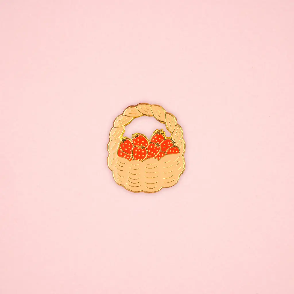 [COU-PINSPANIERFRAISE] Pin's 'Panier de Fraises' – Coucou Suzette