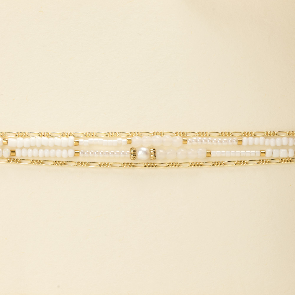 [GAR-SAGI-BR-BLANC] Bracelet double tour 'Sagi' – Chaine acier & laiton doré 2µ – Perle de culture & perle de cristal – By Garance