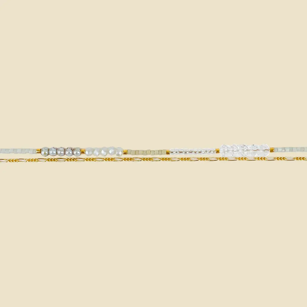 [GAR-SAGI-BR-VANILLE] Bracelet double tour 'Sagi' – Chaine acier & laiton doré 2µ – Perle de culture – By Garance
