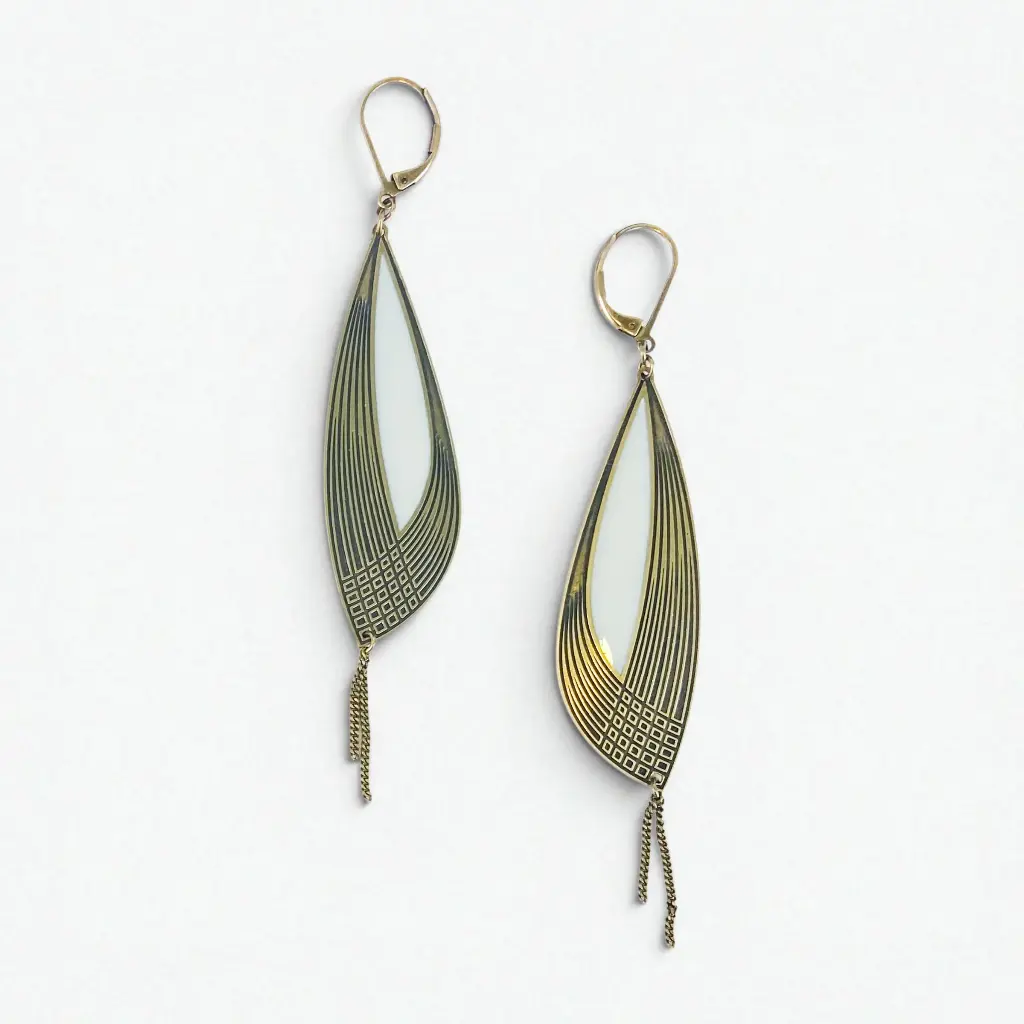 [BLAISE-CLA-0431] Boucles d'oreilles 'Classiques – Pétale' – Nacre – Amélie Blaise