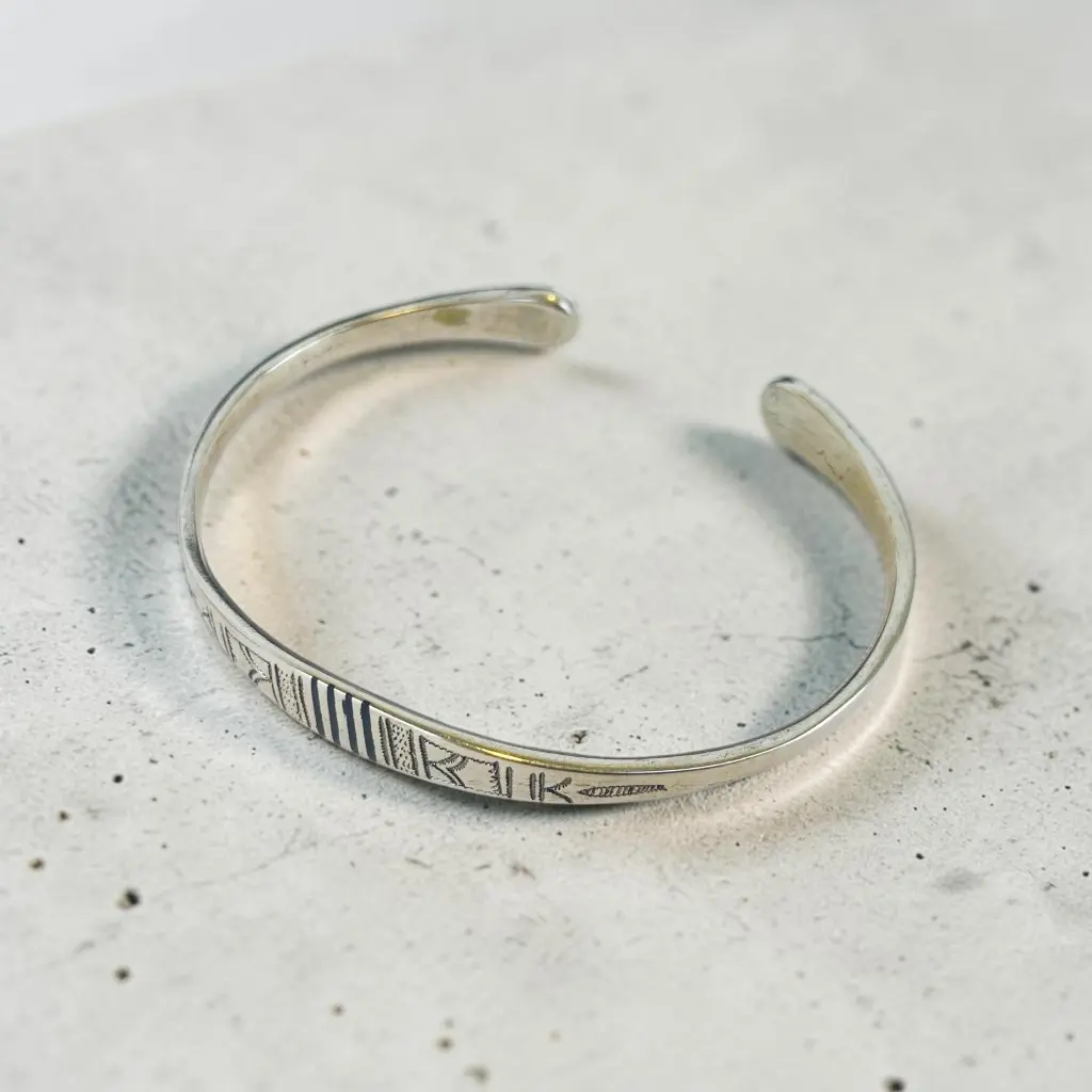 [BRAR-0590] Bracelet touareg gravé – Acier [0590]