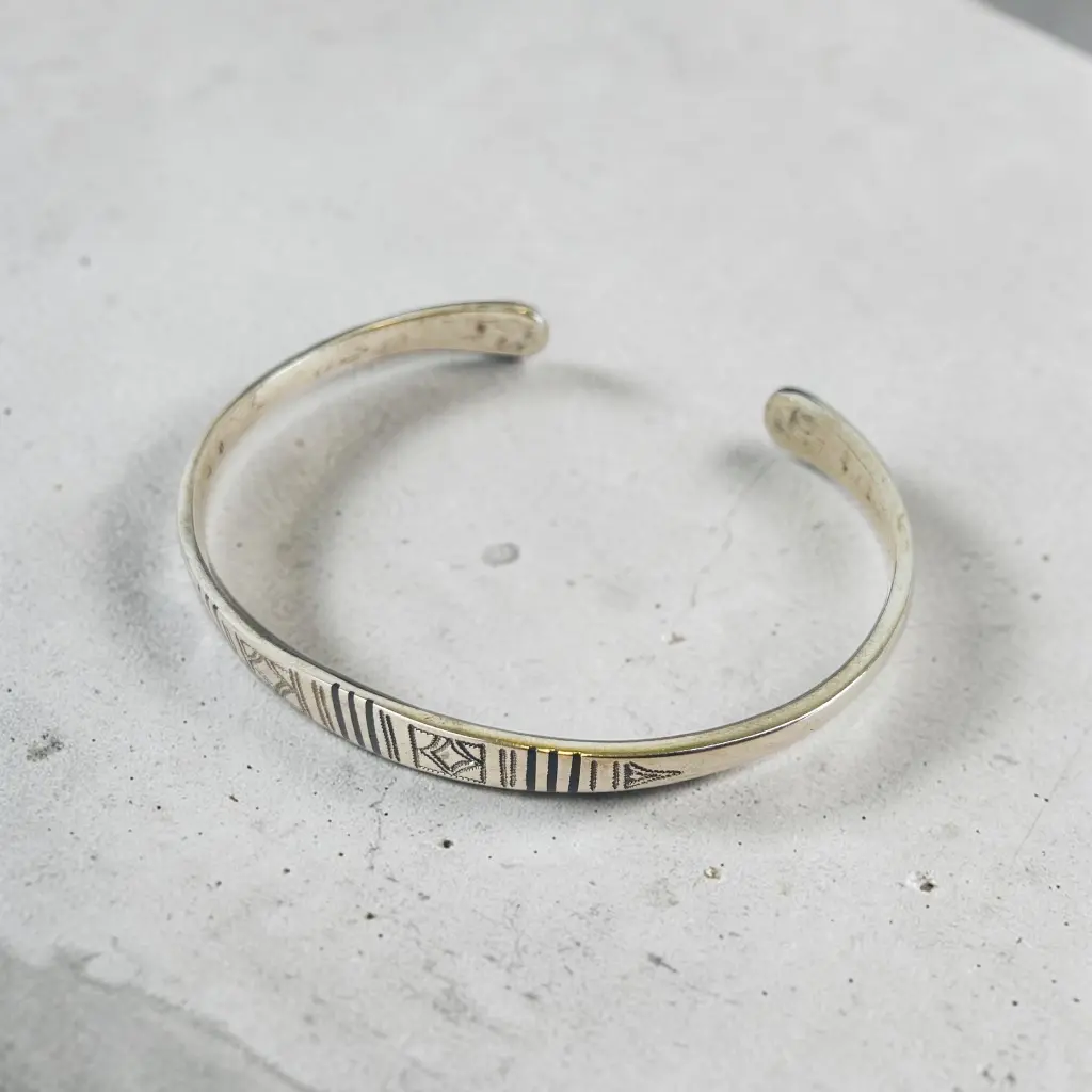 [BRAR-0591] Bracelet touareg gravé – Acier [0591]