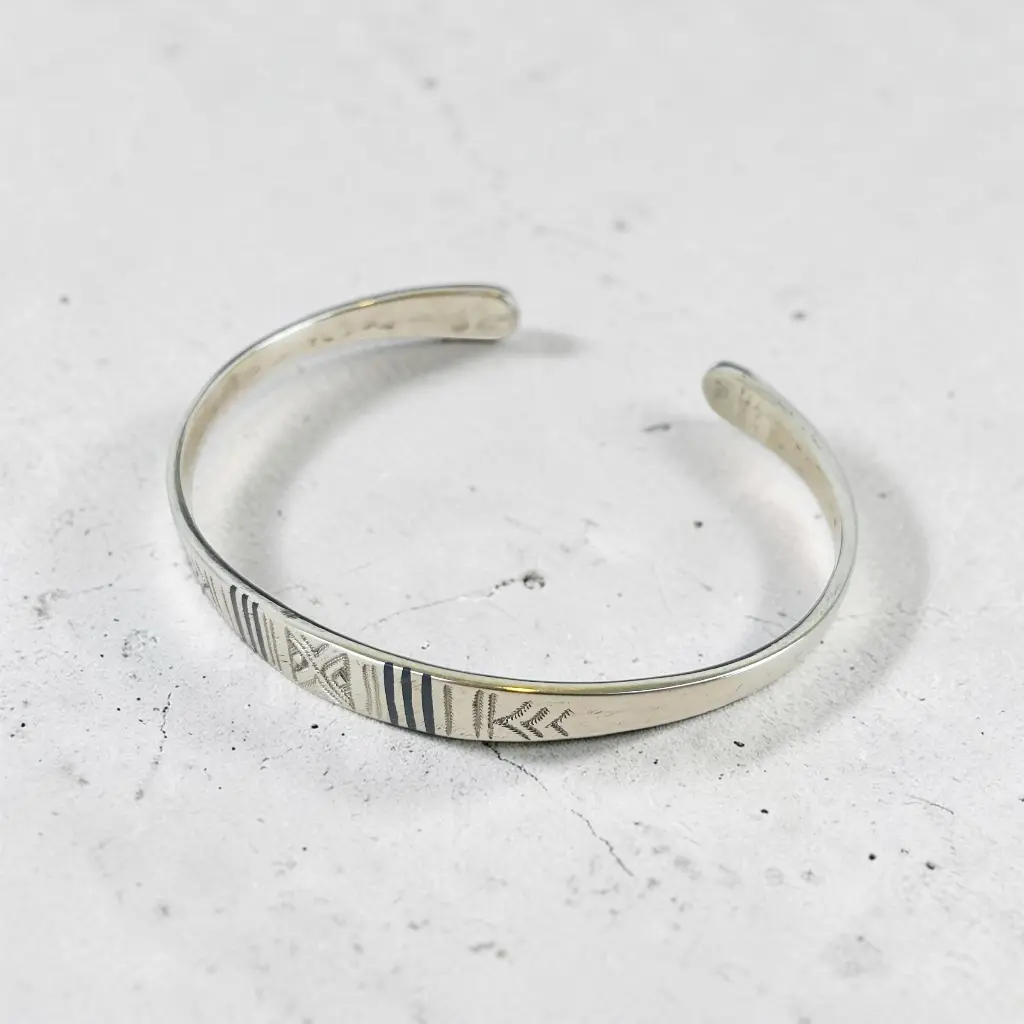 [BRAR-0592] Bracelet touareg gravé – Acier [0592]