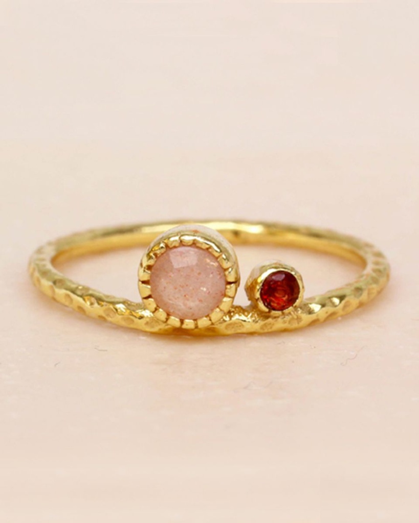 [MUJA-4202-GB-4-052] Bague Argent Plaqué Or, Pierre de Lune Pêche & Grenat (52) - Muja Juma