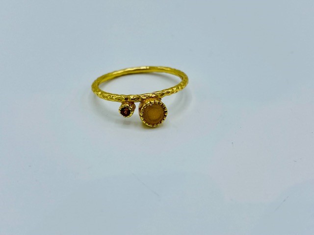 [MUJA-4202-GB-4-054] Bague Argent Plaqué Or, Pierre de Lune Pêche & Grenat (54) - Muja Juma